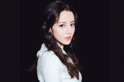 开云sport-1.黄沙之上的白鹰，哈基米撕裂德黑兰防线，波兰在B组死亡之组中完成技术性击倒（侧重哈基米个人表现与比赛画面感）
