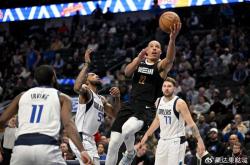 开云体育在线-尼克斯逆转独行侠，莫兰特制霸全场