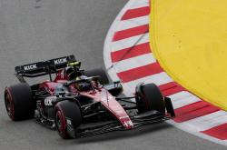 开云体育官网-索伯车队碾压红牛车队，周冠宇带队取胜