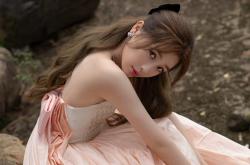 开云体育app-雪夜天鹅绒，莱万斩断挪威童话的那道弧线