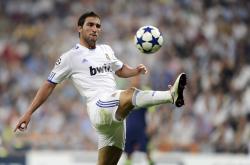开云体育登录-雄鹿铁蹄粉碎国王权杖，爱德华兹加冕关键先生