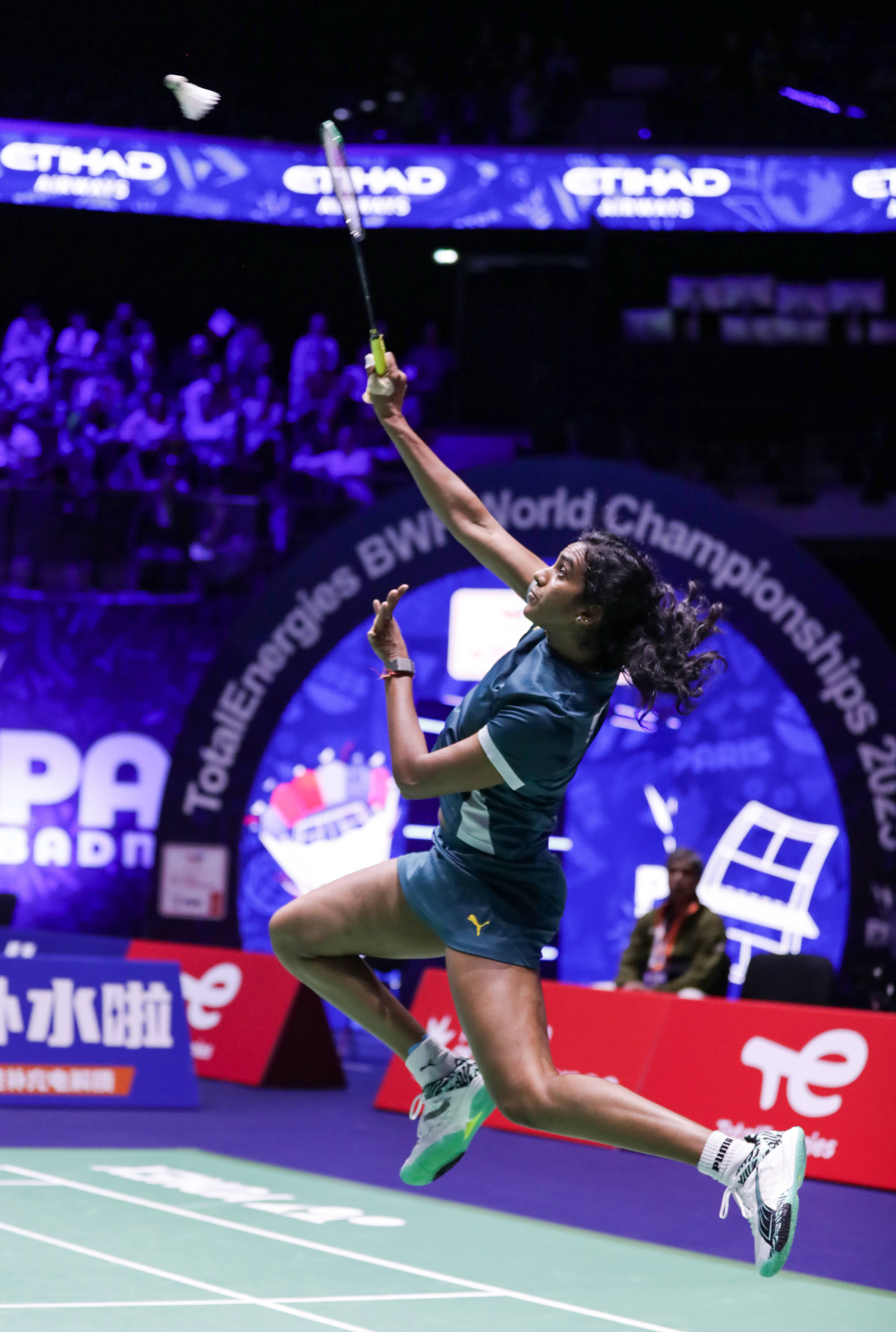 日本羽毛球队力克印尼羽毛球队，辛杜统治全场