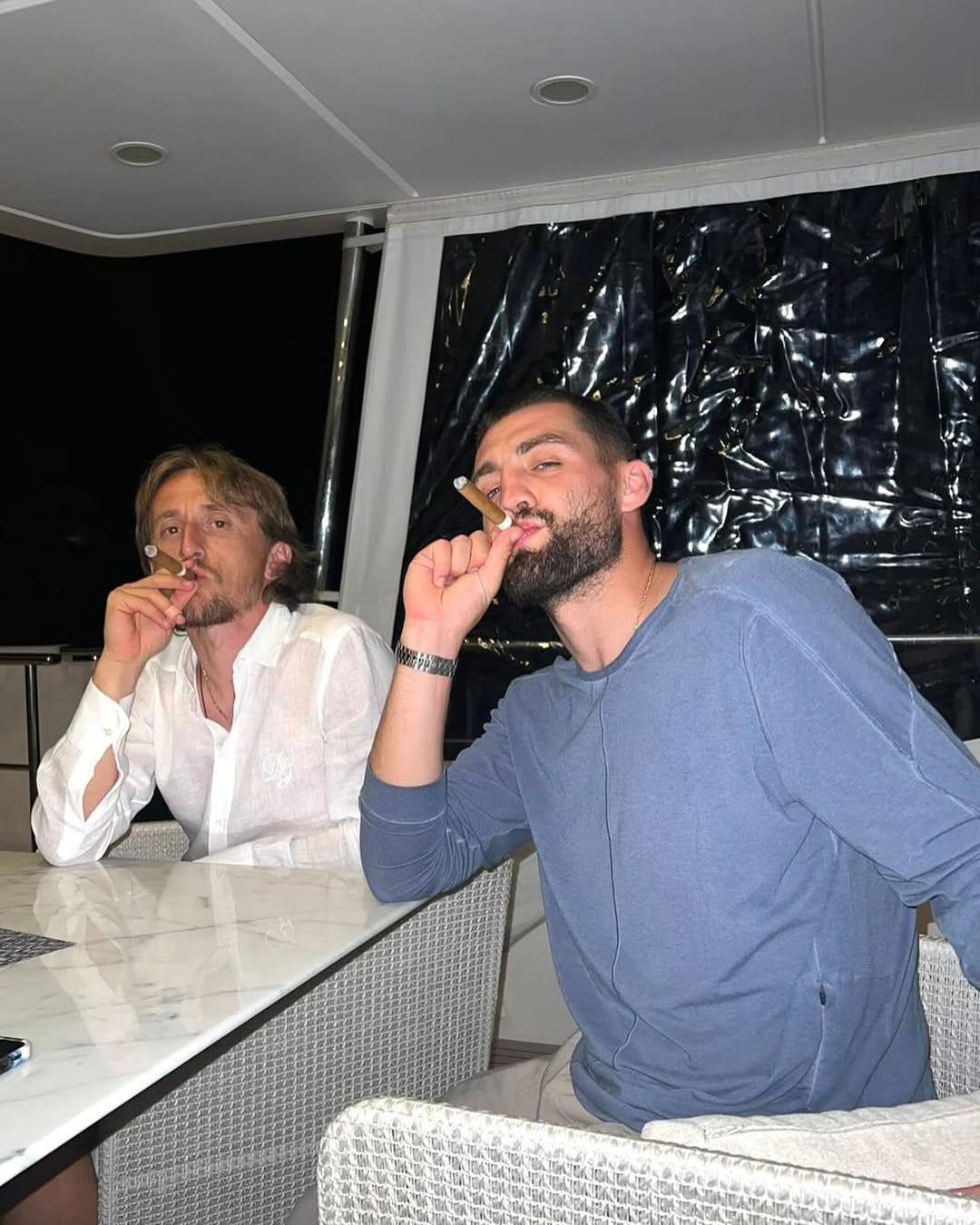 马赛血洗克罗地亚，科瓦契奇爆发神勇