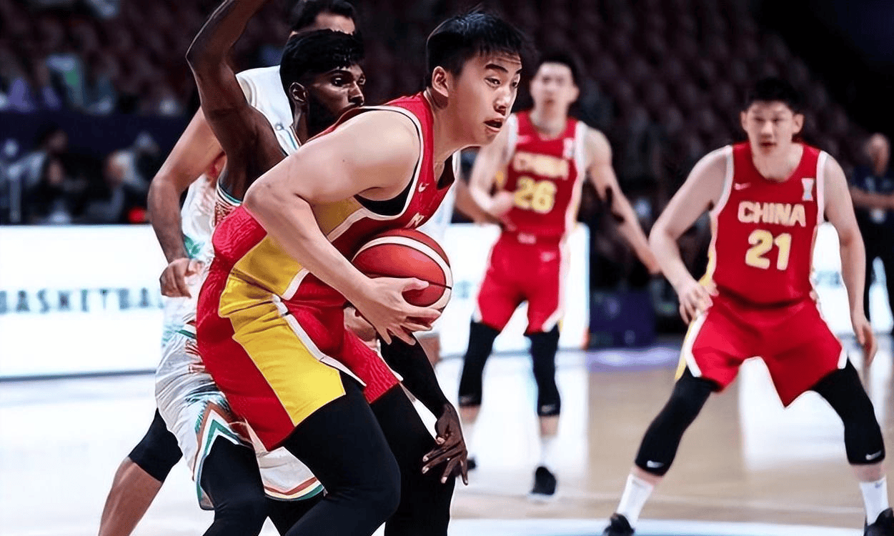 包含意大利男篮碾压澳大利亚男篮，西蒙斯惊艳世界的词条