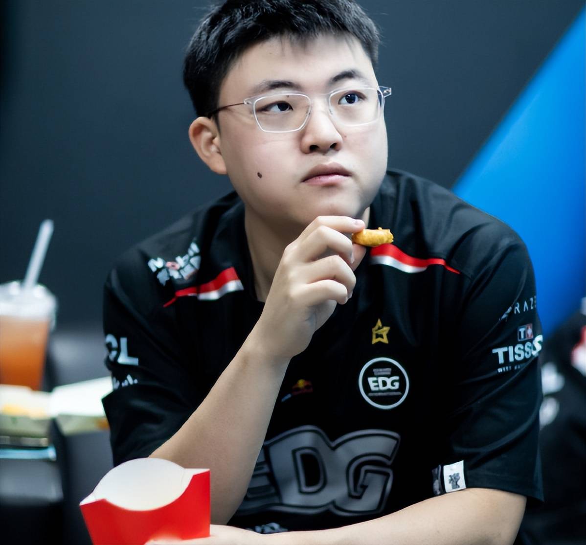 SHR险胜Rogue，Uzi打破历史纪录的简单介绍