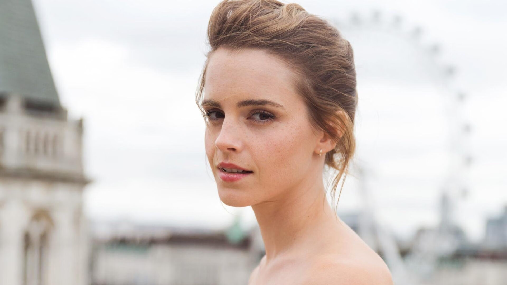 隐喻式超越，当联合杯横扫温网，纳达尔以肩为桥重塑网球的价值坐标