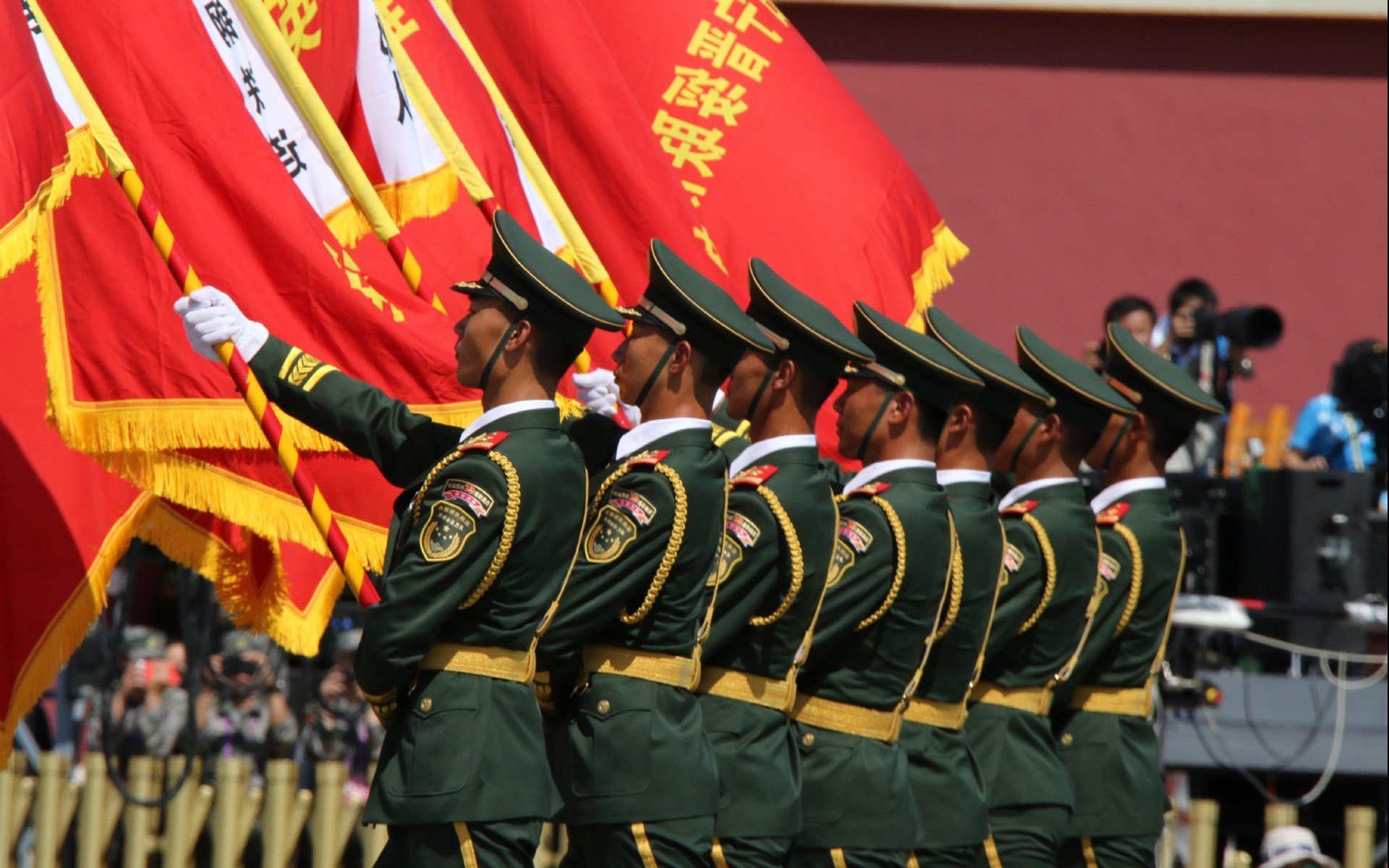 看到欧冠决赛之夜与克莱的制胜表现这两个关键词，一个巧妙的融合点立刻浮现—这并非一次常识性的穿越，而是一场关于射手本质的跨界共鸣。真正的射手，无论身处何种赛场，都拥有一颗终结比赛的大心脏