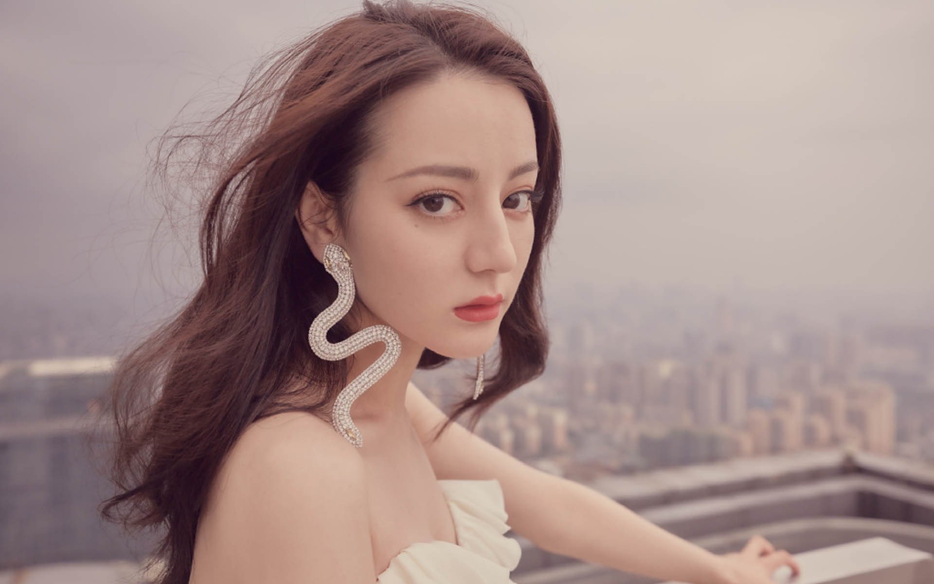 绿茵双城记，李刚仁艺术足球与南非铁血战术共谱现代足球新哲学