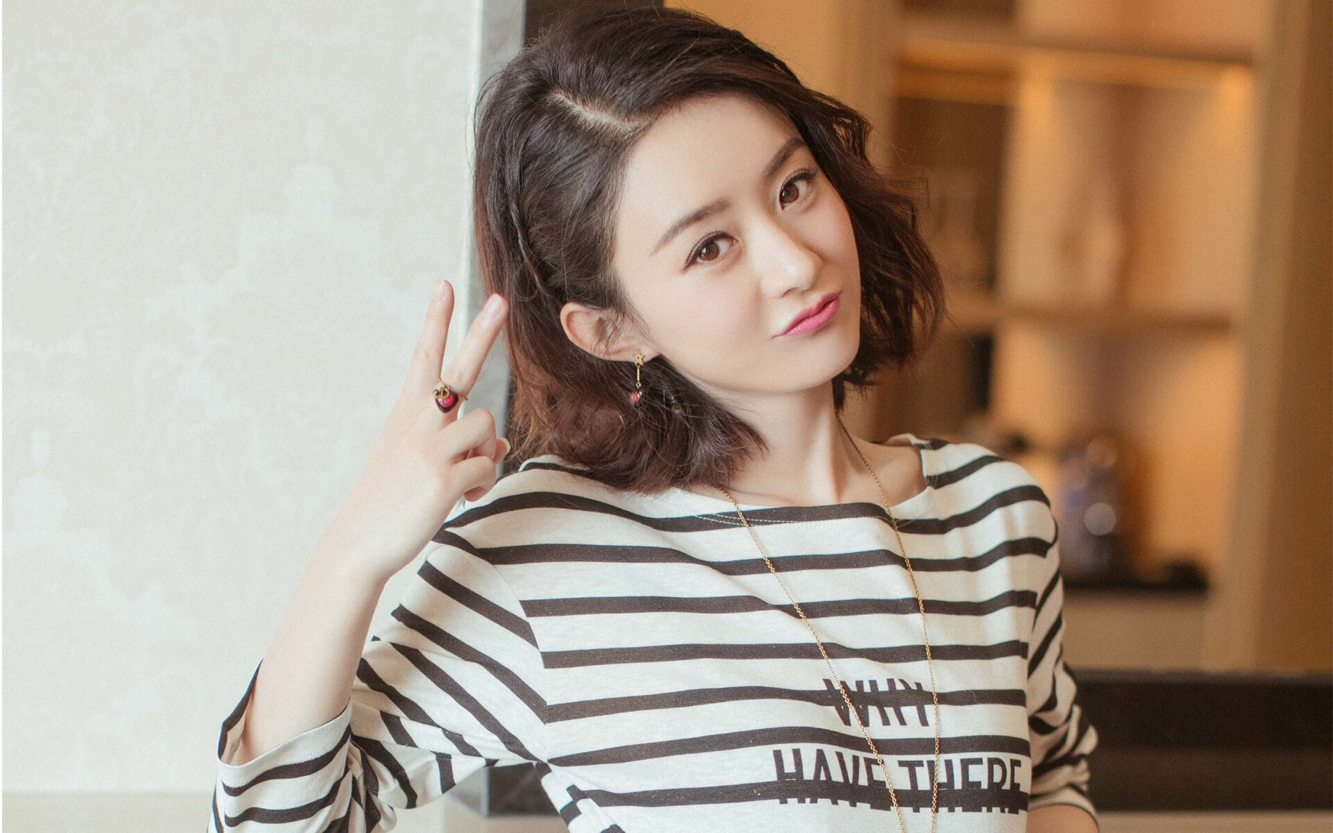 冰与火的对决,步行者用窒息式连续攻击波,冻结奇才反扑火焰;爱德华兹如一泓静水,稳定流淌锁定胜局